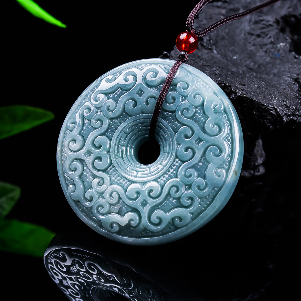Jewelry & Watches Review - Naturalny birmański jadeitowy wisiorek w kształcie